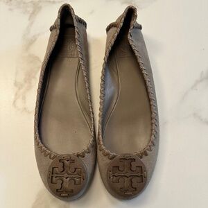 Tory Burch Women's Flats Suede Taupe With Brown Leather Stitchimh